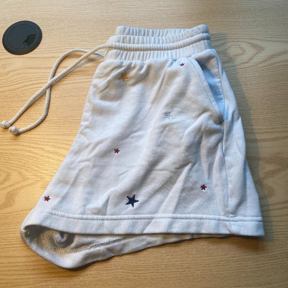 LOU & GREY EMBROIDERED STAR PRINT TERRY SHORT WHITE